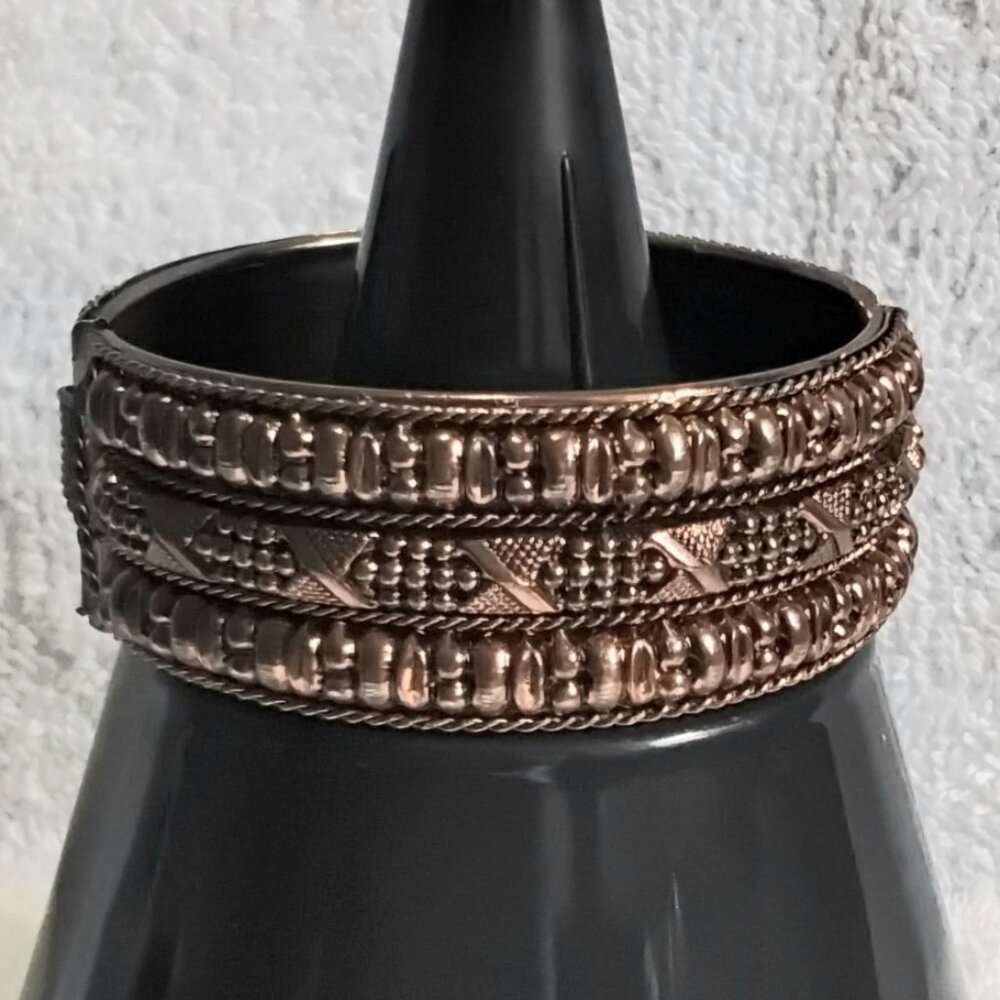3/$20 8" Beautiful Hinged Bangle Bracelet Quality Costume Jewelry!!